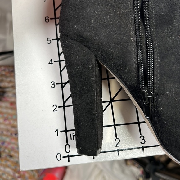 Size 10 Aldo Call It Spring Black Nubuck Ankle Booties - Gold Heel Accents EUC - Picture 7 of 8